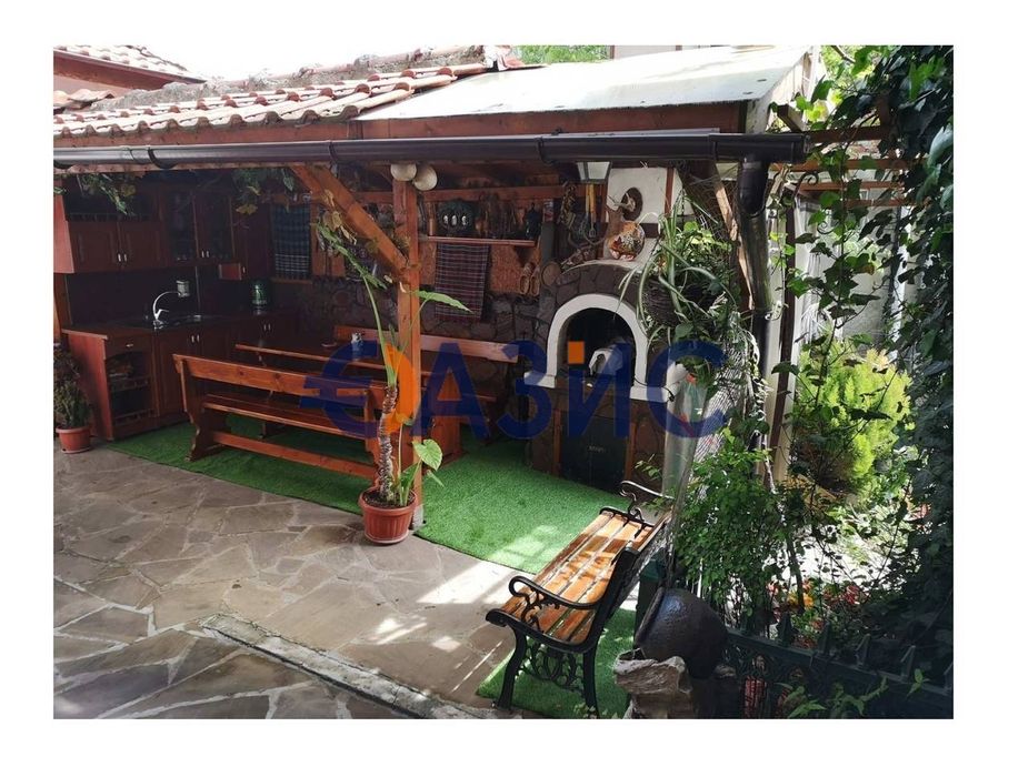 Продава се Хотел в с. Равда, Област Бургас - 700 кв.м за 634 €/кв.м - Снимка #1
