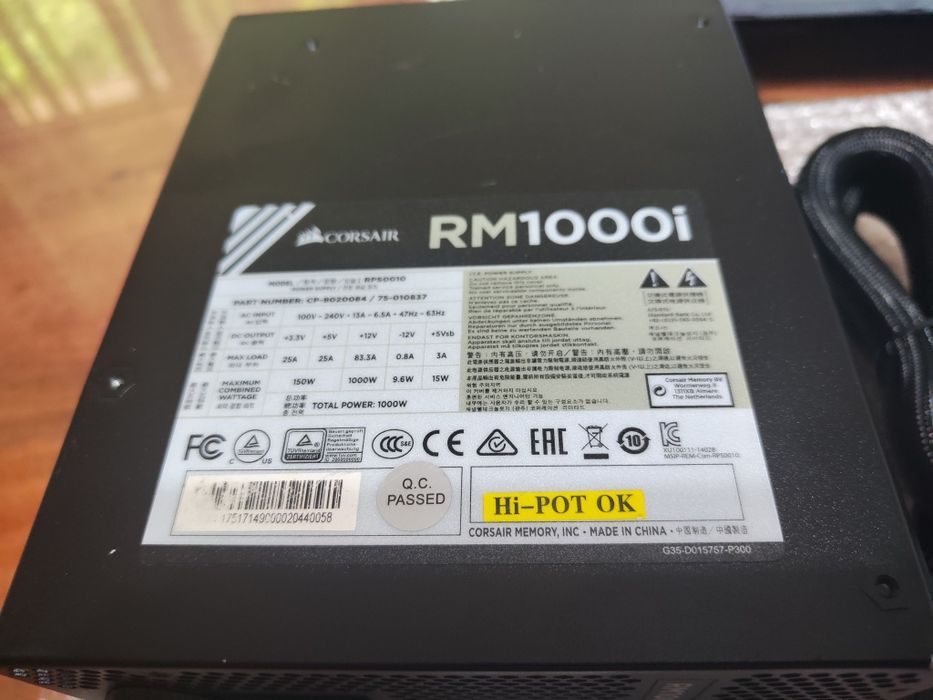 Продавам работещо захранване Corsair RM1000i - 80 PLUS Gold