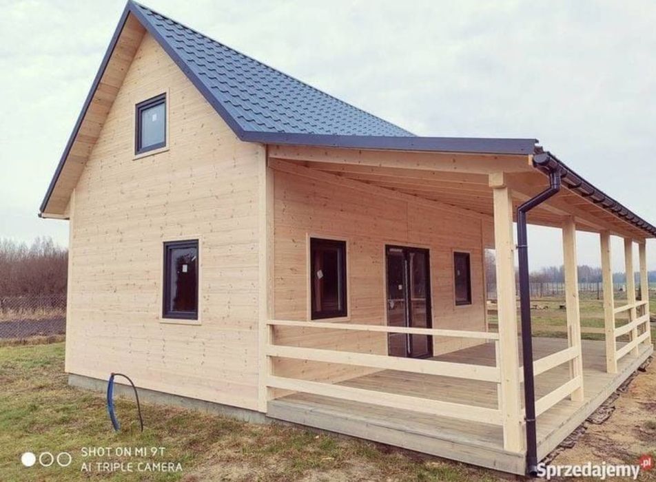 Vand case pe structura metalica