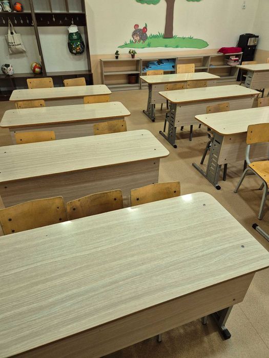 Продаются б/у школьные парты и стулья