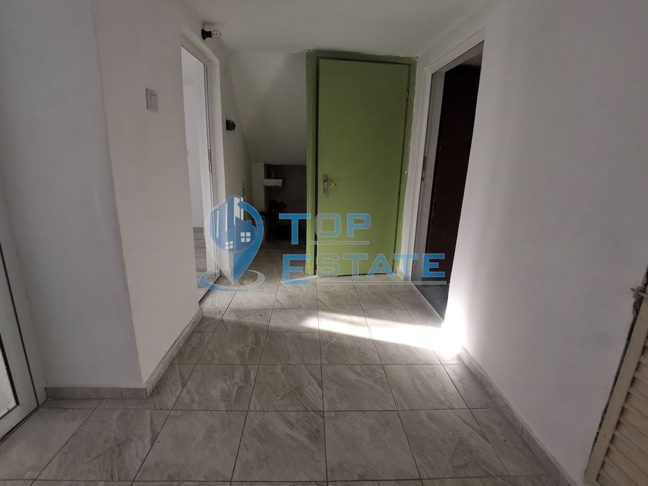 Тухлена къща с гараж и голям двор в село Джулюница, област Велико Тър