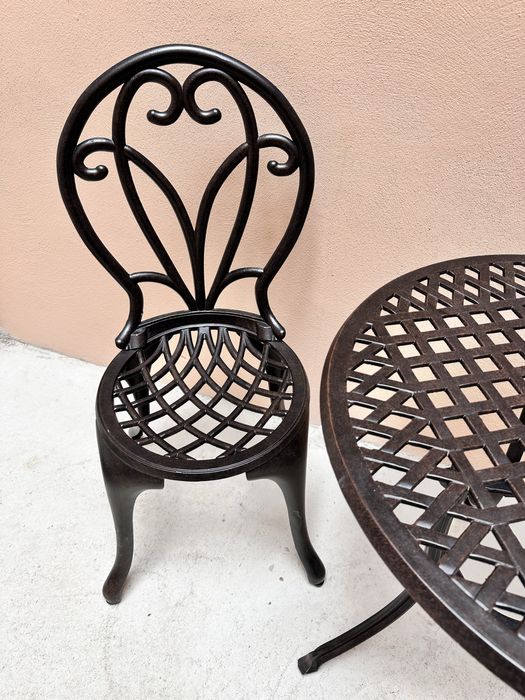 Set masa + 2 scaune fonta aproape noi - 8 seturi