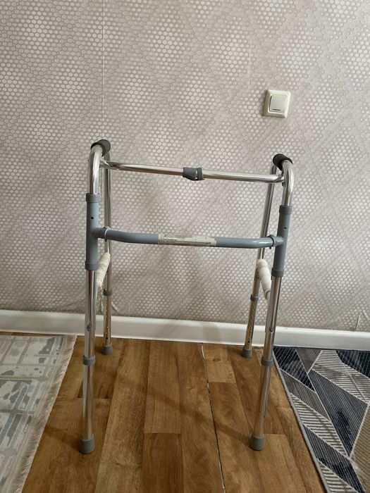 Ходунок для пожилых