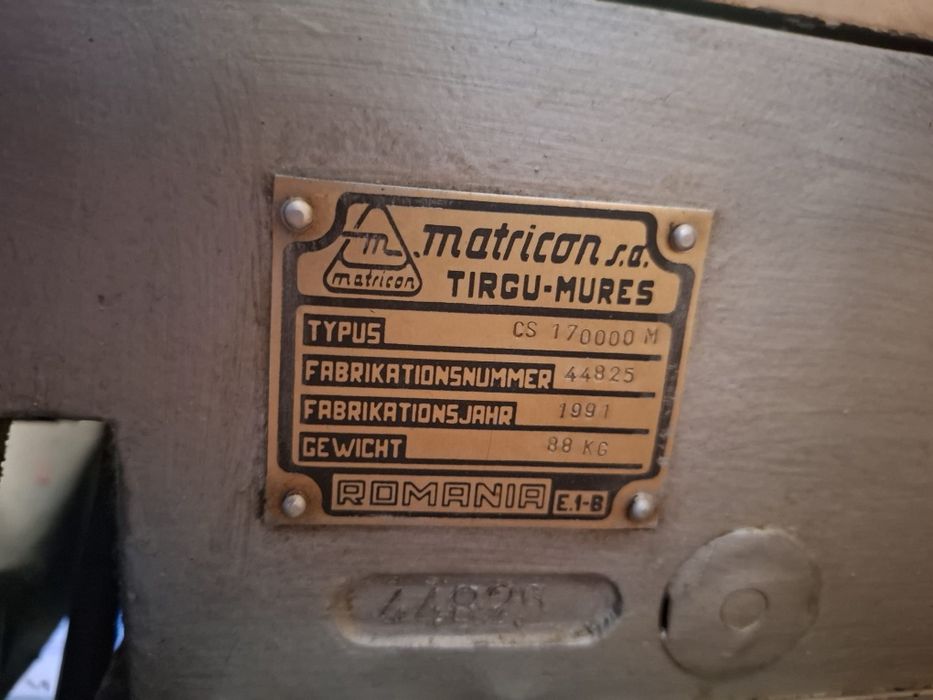 Mașina de cusut Triploc ( industrială )