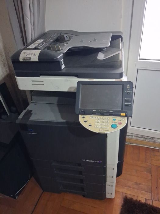 Imprimanta bizhub C220 konica minolta