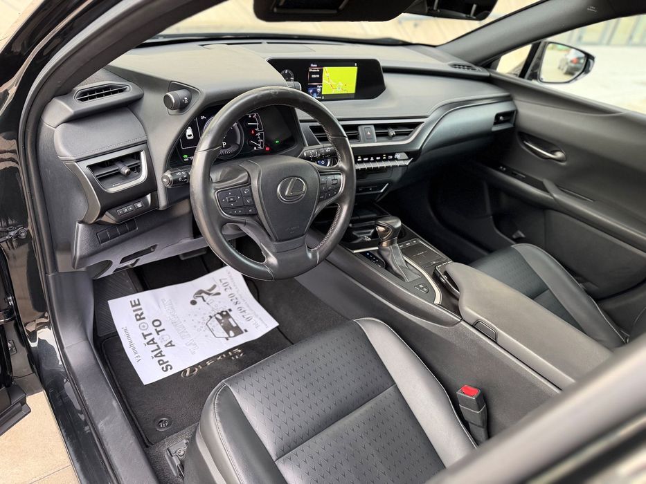 Lexus UX 250h Hybrid 2021