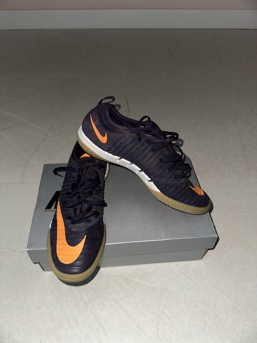 Ghete fotbal Nike Mercurial
