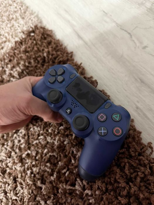 Consolă PlayStation 4 Slim, 500 GB, negră.