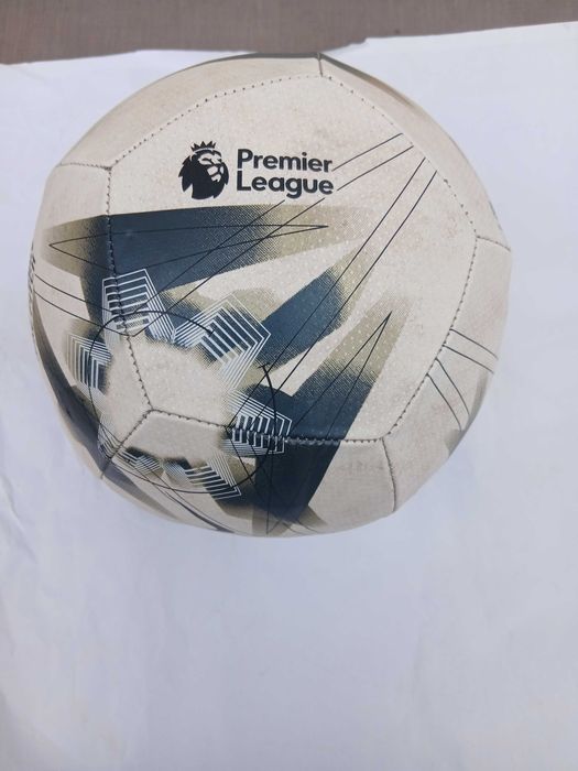 Футболна топка NIKE PITCH Premier League.