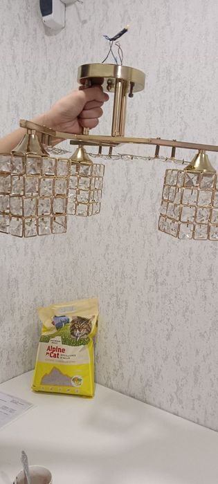 Продам люстру трехрожковая