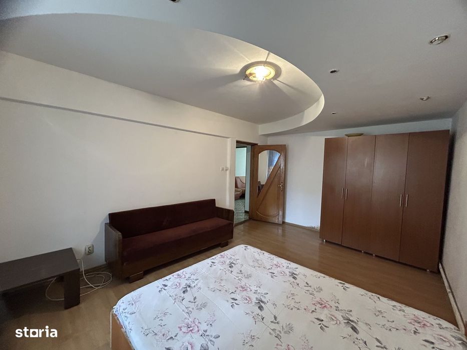 Apartament cu 3 camere confort 1 decomandat în Prundu