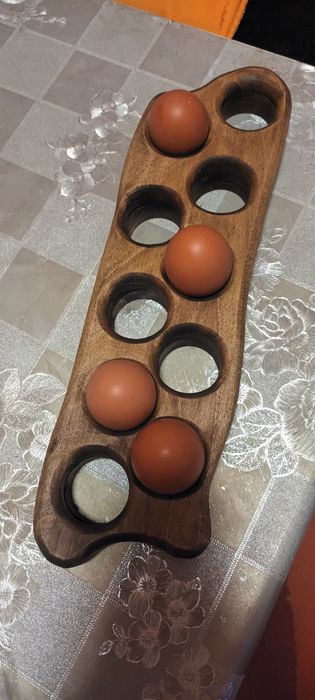 Дъбова поставка за яйца.Цена-20 лв.