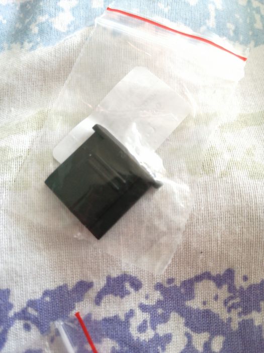 Тапичка за слота за преносима/допълнителна светкавица за Nikon D3400