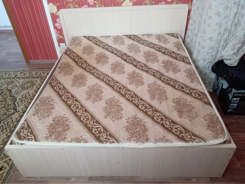 Кровать двухспальная