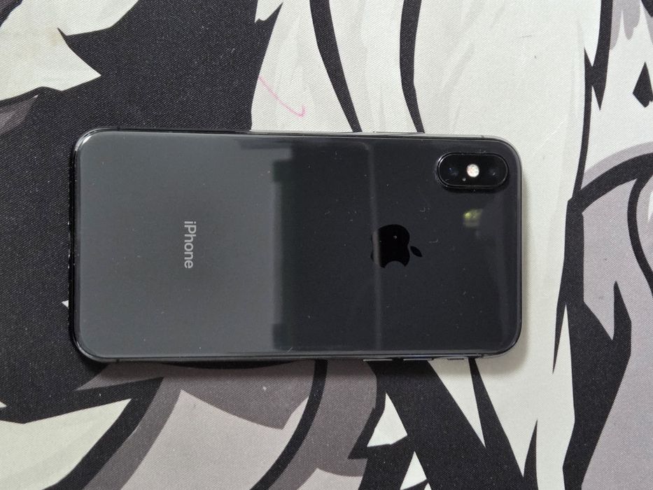 Продам IPhone X (10)