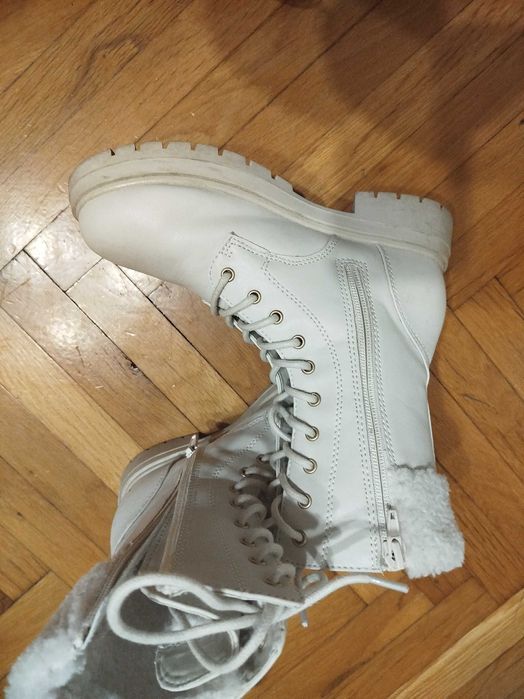 Боти 33 номер момиче