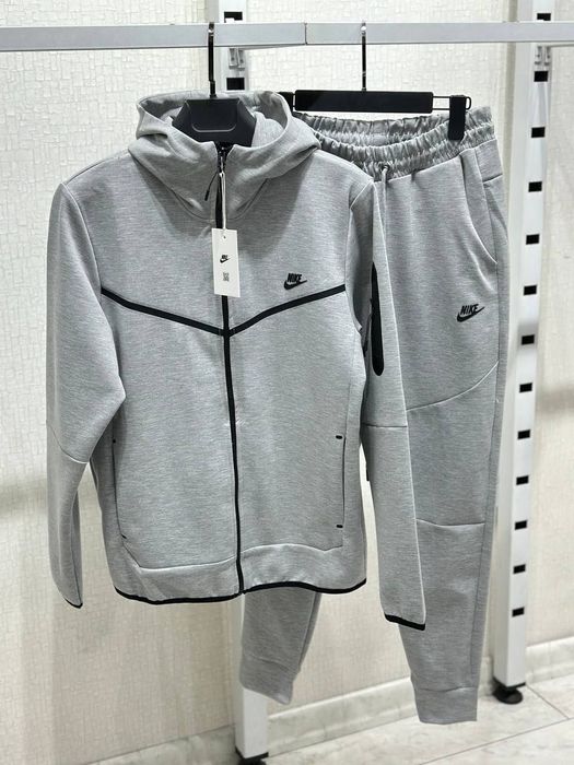Мъжки комплекти  Nike  и  Dsquared . Мъжко яке  Calvin Klein