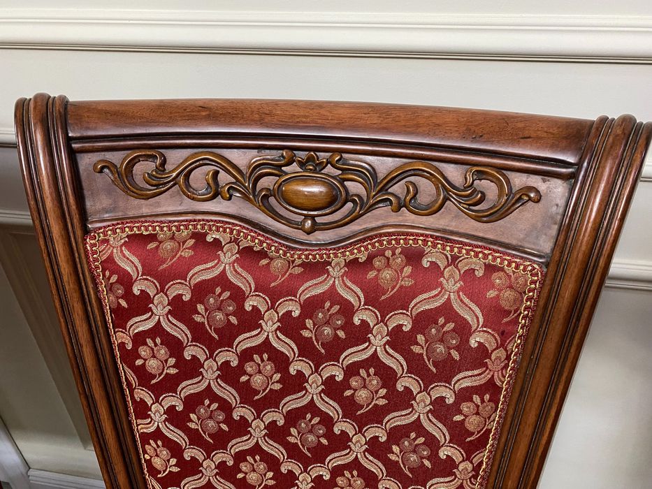 Продам стулья, пр-во Малайзия, материал дерево (карагач)