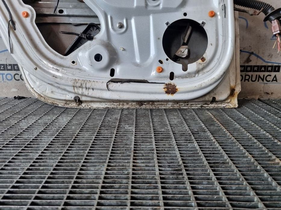 Usa Stanga Spate Dacia Duster 2010 - 2013 SUV 4 Usi Alb (1103) ZGARIATA LOVITA RUGINITA