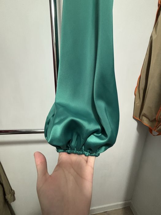 Платье изумрудное длинное