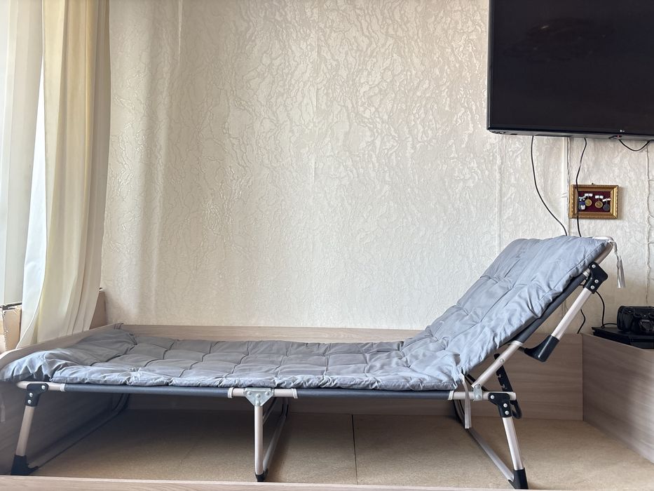 Подам раскладушку с матрасом