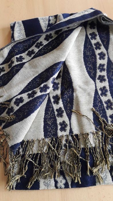 Предлагам нови дамски шалове, кожени шапка и ръкавици, изгодно!