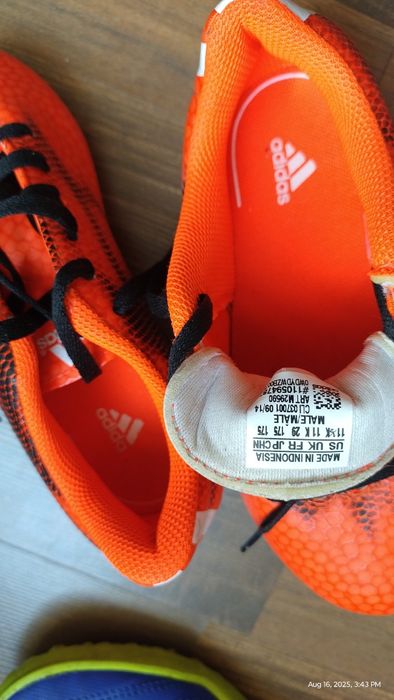 Детски обувки и бутонки за футбол