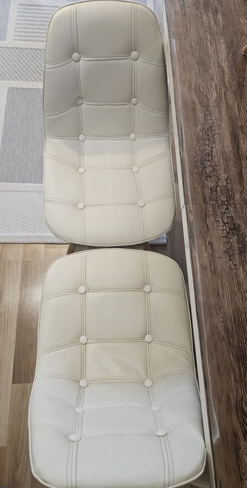 Столове четири броя