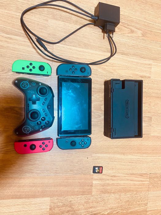 Прошитый Нинтендо свитч 128 гигов продам срочно!!! Или могу обменятся