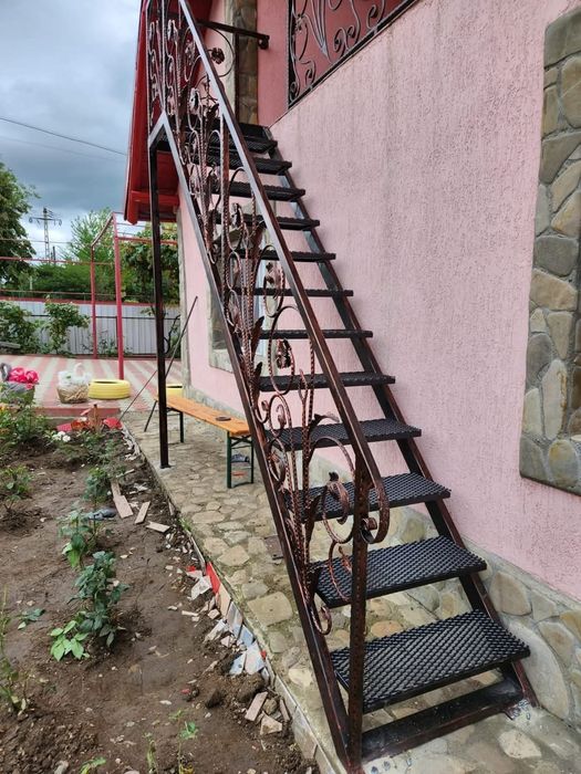 Scări de interior și exterior.