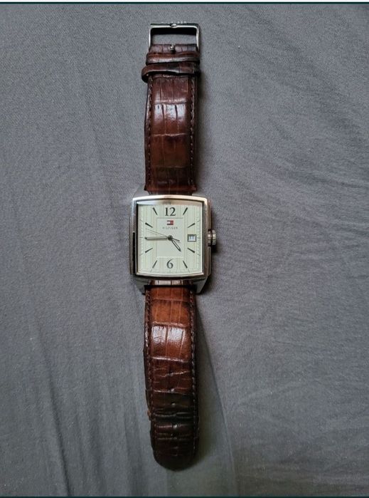 Ceas Armani, Hilfiger