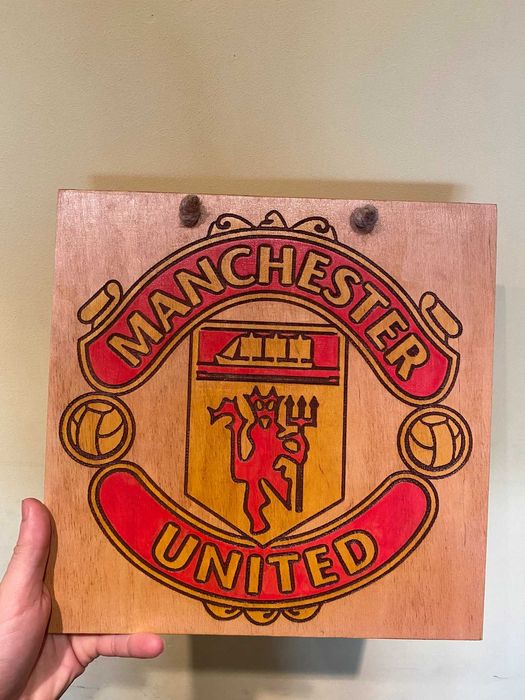 Лазерно гравирани и ръчно оцветени лога на футболни отбори