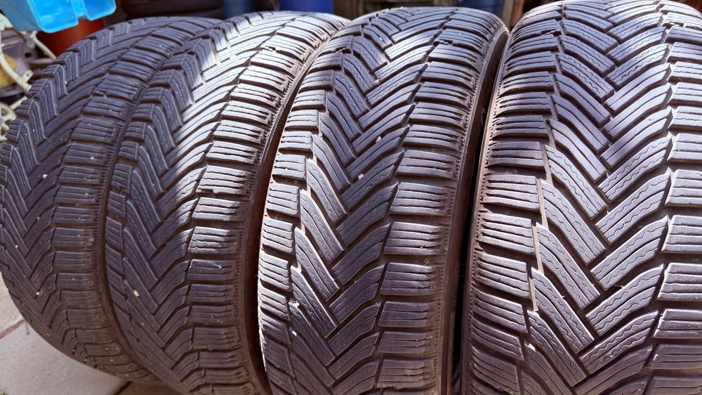 MICHELIN Alpin 6 215/55 R17 98V