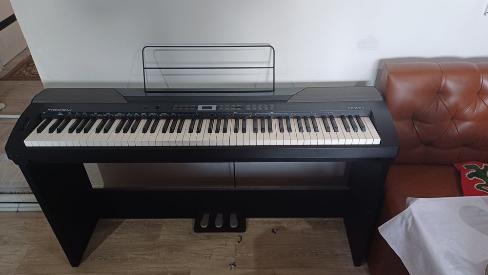Продам цифровое пианино