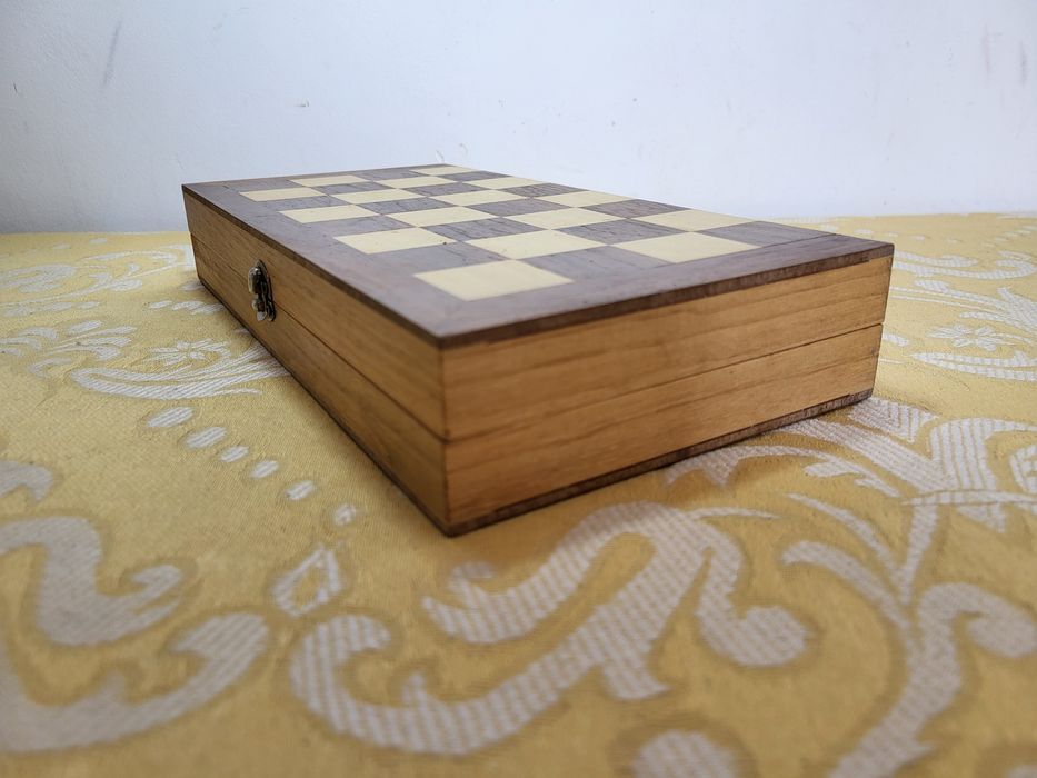 Дървен шах с табла