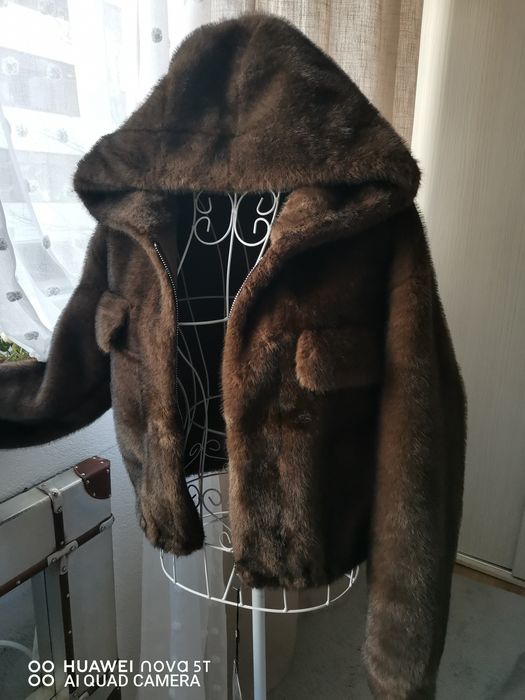 Blana scurta maro cu glugă