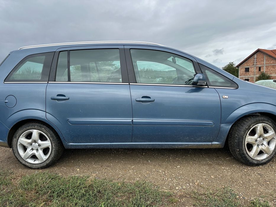 Dezmembrez opel zafira 1.7 cdti 2008