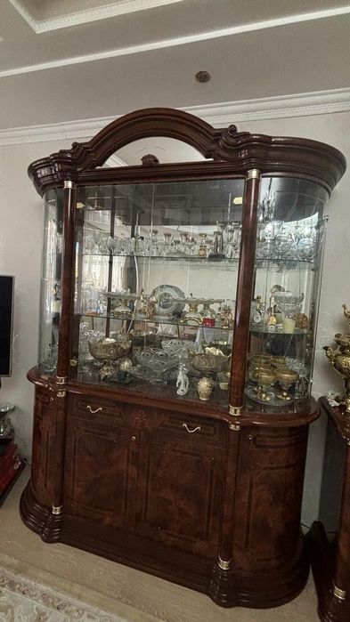 Витрина для гостиной