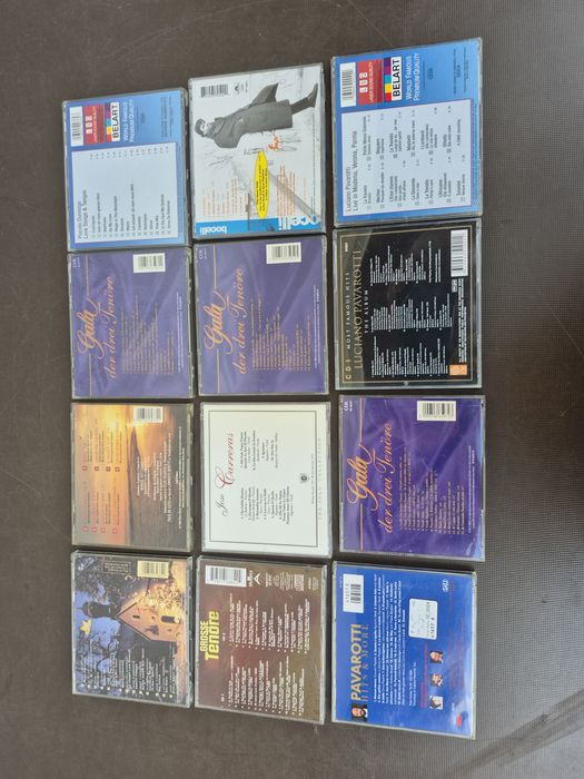Vand Lot 40 CD muzică clasică mixta ,Andre Rieu, Andrea Bocelli, Placid Domingo, Careras, Luciano Pavarotti 

Artiști:

- F