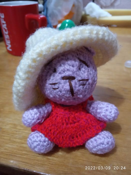 Продаётся игрушка-маленький вязанный котик.Ориентир Мирзо-Улугбекский