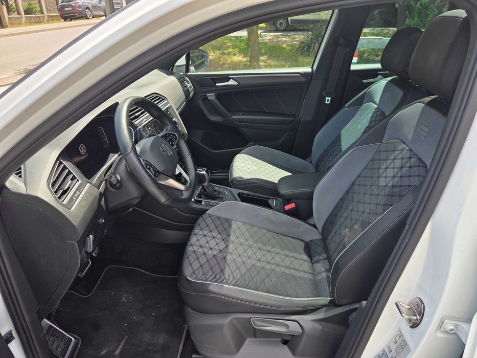 Volkswagen Tiguan R-line 1.4 e-hybrid 245cp an 2021 DSG virtualcockpit full extra pret 22900eu neg
