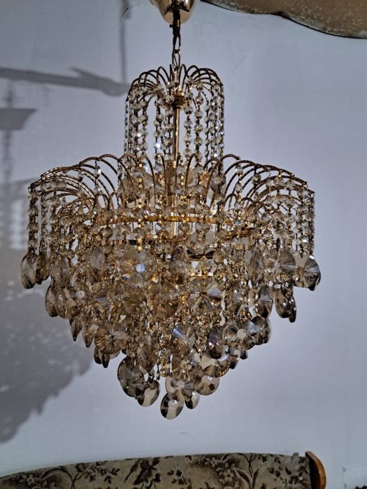 Продам люстру в отличном состоянии