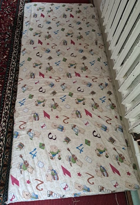 Детский кровать с шкафчиком в хорошем состоянии