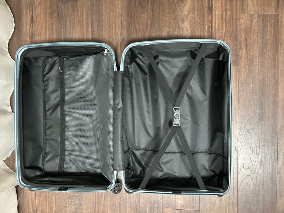 Куфар твърд голям, нов