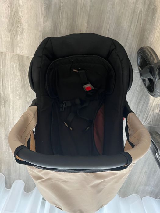 Vând cărucior 3 în 1 boston