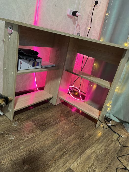 Продам стол угловой