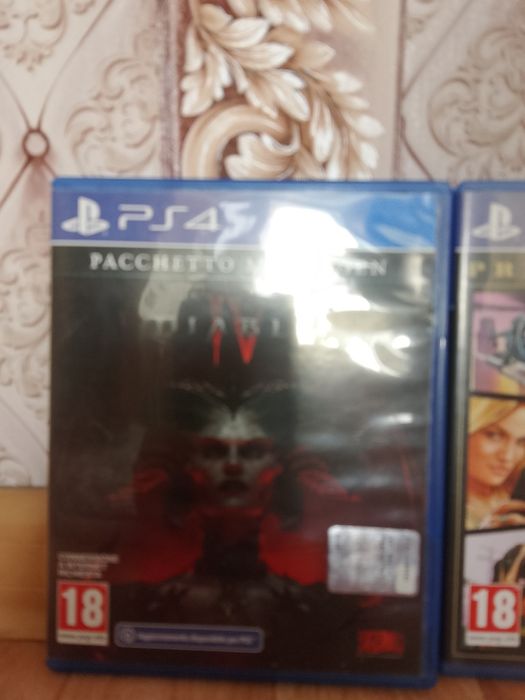 PS4 почти новая!