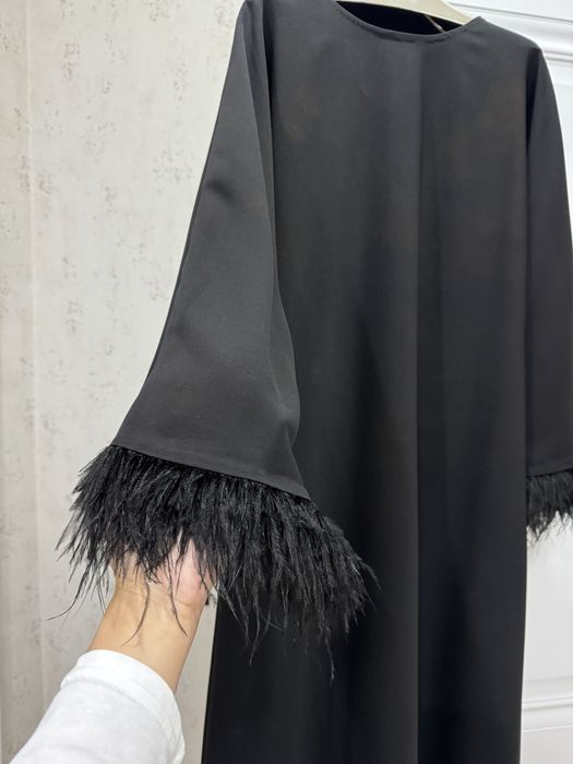 Продам вечернее платье с перьями