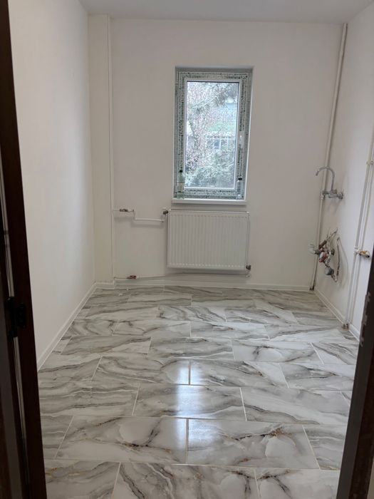 Vand Apartament  3 Camere