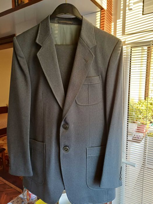 Мъжки костюм - сив, от вълнен плат, размер 48, цена 50.00 лв.